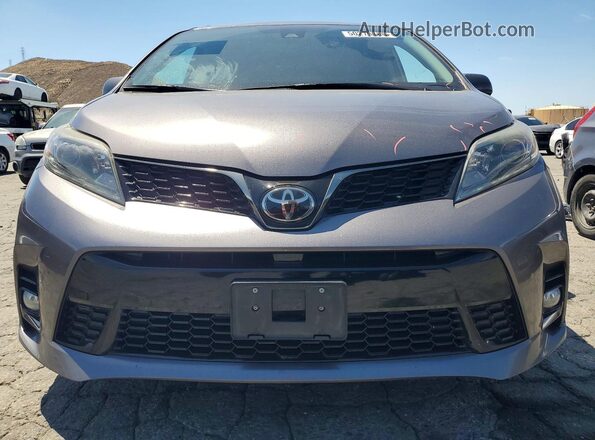 5TDXZ3DC5JS913233 2018 TOYOTA SIENNA Серый Вид спереди