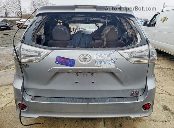 5TDXZ3DC5JS925088 2018 TOYOTA SIENNA Серебряный Вид сзади