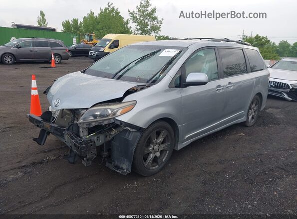 5TDXZ3DC8HS814206 2017 TOYOTA SIENNA Silver Przód lewy