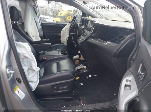 5TDXZ3DC8HS814206 2017 TOYOTA SIENNA Silver Widok wnętrza z przodu