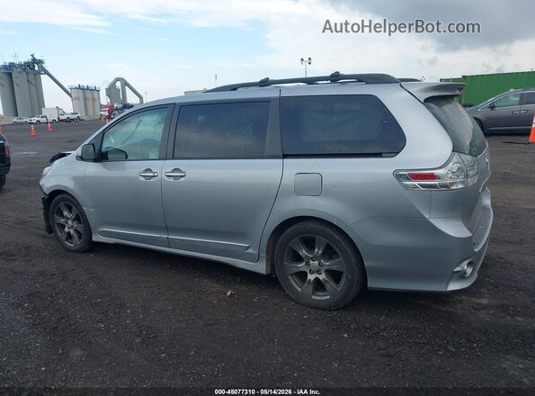 5TDXZ3DC8HS814206 2017 TOYOTA SIENNA Silver Widok wnętrza 360 stopni