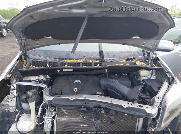 5TDXZ3DC8HS814206 2017 TOYOTA SIENNA Silver Widok z tyłu