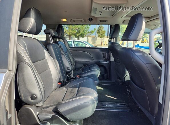 5TDXZ3DC8JS935212 2018 TOYOTA SIENNA Silver Rear seats view