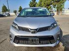 2018 Toyota Sienna Se Premium 8-passenger Silver vin: 5TDXZ3DC8JS935212