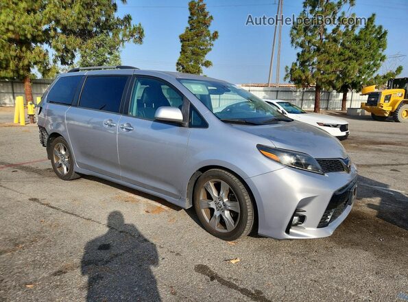 5TDXZ3DC8JS935212 2018 TOYOTA SIENNA Silver Front right