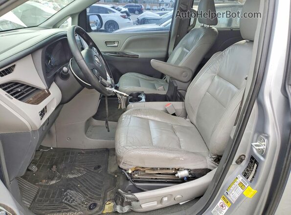 5TDYK3DCXGS735966 2016 TOYOTA SIENNA Серебряный Вид салона спереди