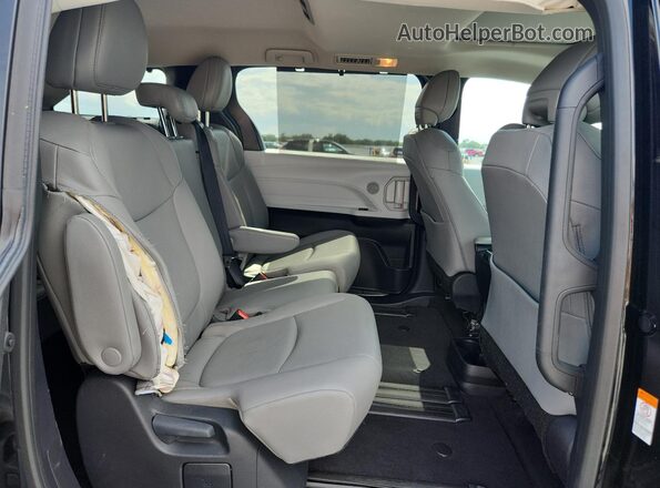 5TDYRKEC0TS294086 2026 TOYOTA SIENNA Black 