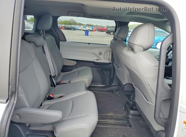5TDYRKEC2SS289437 2025 TOYOTA SIENNA White Widok tylnych siedzeń