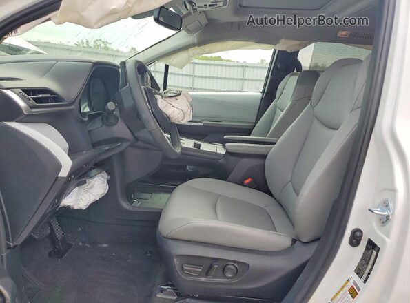 5TDYSKFC2TS251775 2026 TOYOTA SIENNA Белый Вид салона спереди