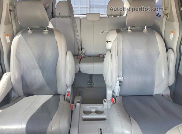 5TDYZ3DC0HS896291 2017 TOYOTA SIENNA Серый Вид задних сидений