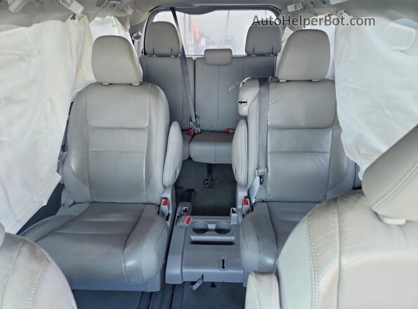 5TDYZ3DC2HS822970 2017 TOYOTA SIENNA Burgundy Widok tylnych siedzeń