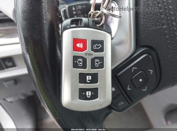 5TDYZ3DC3HS792362 2017 TOYOTA SIENNA Белый Вид панели приборов