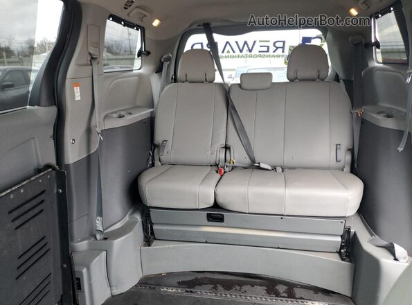 5TDYZ3DC3HS870946 2017 TOYOTA SIENNA Gray Vista de los asientos traseros