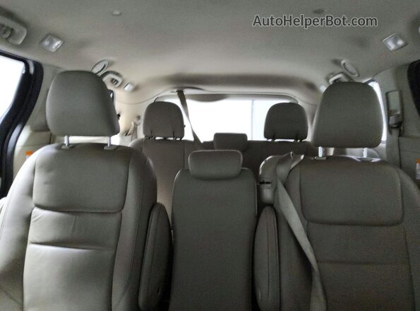 5TDYZ3DC4LS048276 2020 TOYOTA SIENNA White Vista de los asientos traseros
