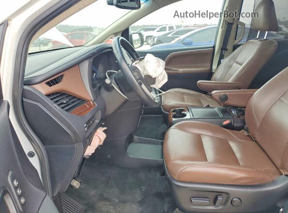 5TDYZ3DC5HS870415 2017 TOYOTA SIENNA Белый Вид салона спереди