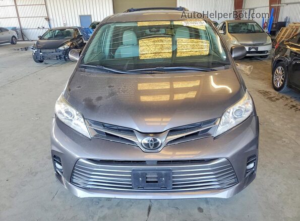 5TDYZ3DC6JS941028 2018 TOYOTA SIENNA Charcoal Widok z przodu