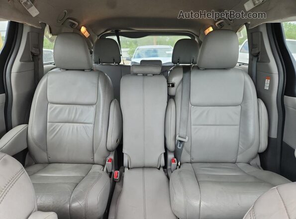 5TDYZ3DC9HS769197 2017 TOYOTA SIENNA Gray 