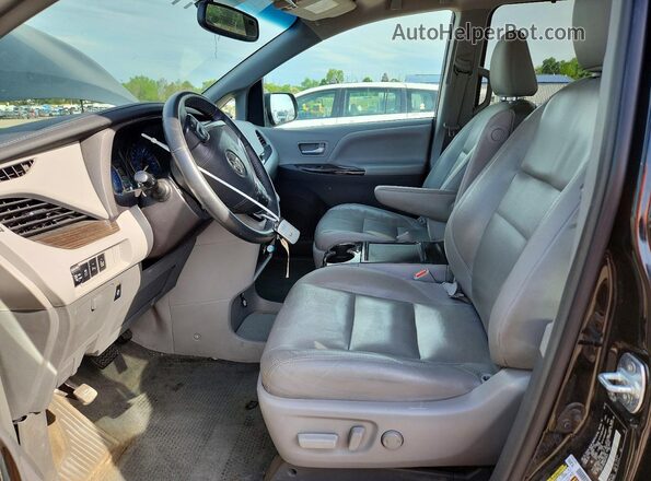 5TDYZ3DCXHS778474 2017 TOYOTA SIENNA Черный Вид салона спереди