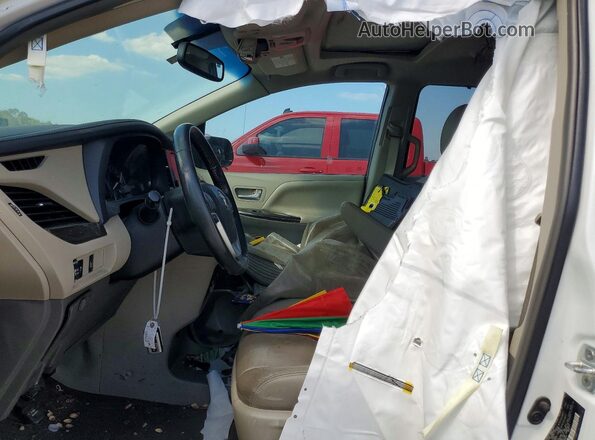 5TDYZ3DCXHS788874 2017 TOYOTA SIENNA Белый Вид салона спереди