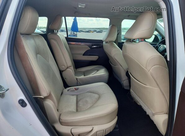5TDYZRAH2LS027641 2020 TOYOTA HIGHLANDER Белый Вид задней части салона