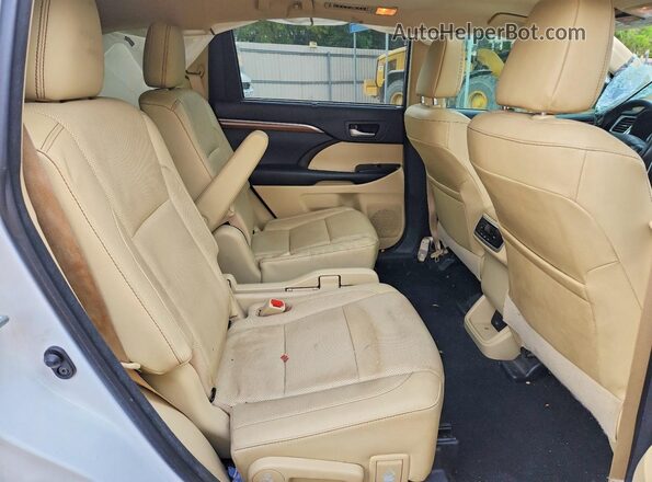 5TDYZRFH3JS236439 2018 TOYOTA HIGHLANDER Белый Вид задней части салона