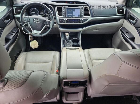 5TDYZRFH4JS240158 2018 TOYOTA HIGHLANDER Белый Вид панели приборов