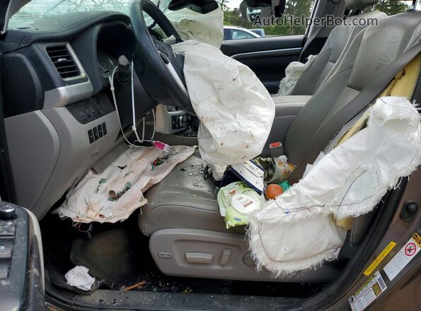 5TDYZRFH5JS286341 2018 TOYOTA HIGHLANDER Серый Вид салона спереди