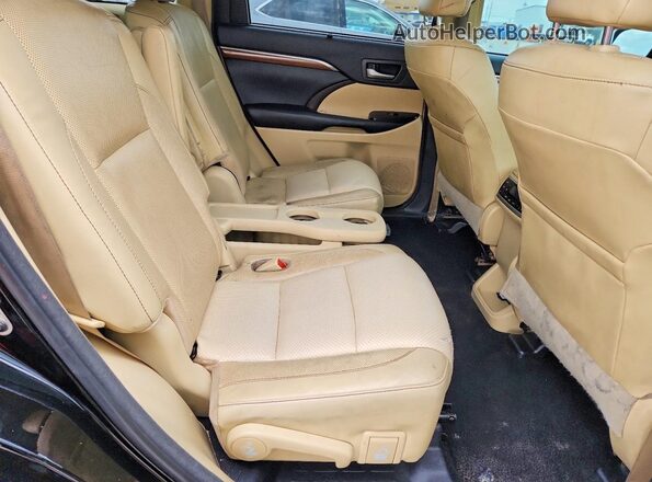 5TDYZRFH6JS271170 2018 TOYOTA HIGHLANDER Black Вид задньої частини салону