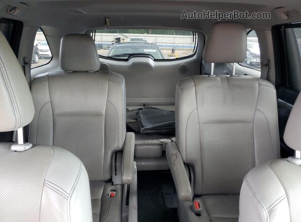 5TDYZRFH8HS220604 2017 TOYOTA HIGHLANDER Серебряный Вид задних сидений