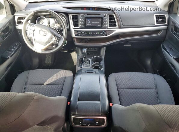5TDZARFH5JS034892 2018 TOYOTA HIGHLANDER Silver Widok deski rozdzielczej