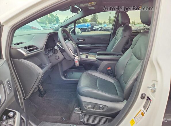 5TDZSKFC2SS220626 2025 TOYOTA SIENNA Белый Вид салона спереди