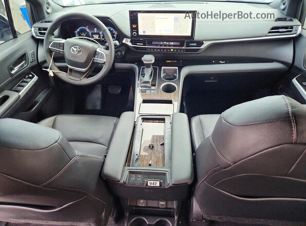 5TDZSKFC2SS220626 2025 TOYOTA SIENNA Белый Вид панели приборов