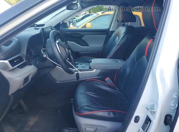 5TDZZRAH8MS526773 2021 TOYOTA HIGHLANDER Белый Вид салона спереди