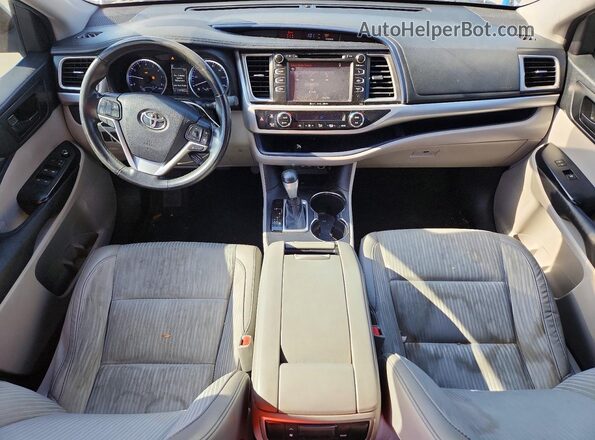 5TDZZRFH2JS251244 2018 TOYOTA HIGHLANDER Серебряный Вид панели приборов