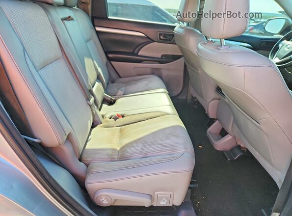 5TDZZRFH2JS251244 2018 TOYOTA HIGHLANDER Серебряный Вид задних сидений