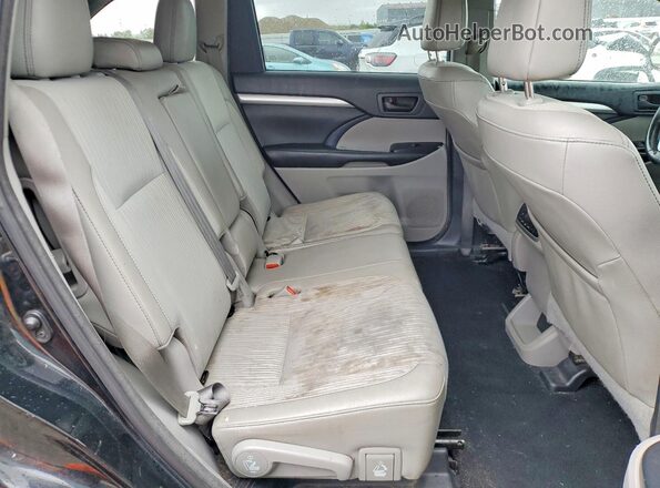 5TDZZRFH4JS250791 2018 TOYOTA HIGHLANDER Black Widok wnętrza z tyłu