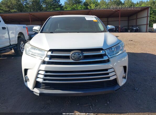 5TDZZRFH8JS239082 2018 TOYOTA HIGHLANDER Белый Вид щитка приборов