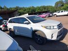 2018 Toyota Highlander Le Plus Белый vin: 5TDZZRFH8JS239082