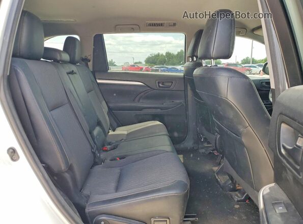 5TDZZRFH8JS247876 2018 TOYOTA LE Белый Вид задней части салона