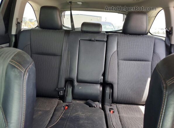 5TDZZRFH8JS247876 2018 TOYOTA LE Белый Вид задних сидений