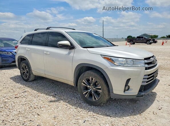 5TDZZRFH8JS247876 2018 TOYOTA LE Белый Передняя правая четверть