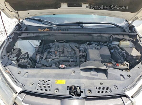 5TDZZRFH8JS247876 2018 TOYOTA LE Белый Вид подкапотного пространства