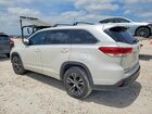 2018 Toyota Highlander Le Plus Белый vin: 5TDZZRFH8JS247876
