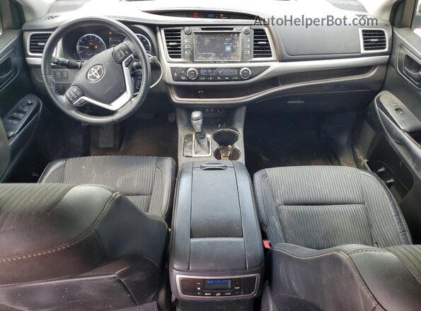 5TDZZRFH8JS247876 2018 TOYOTA LE Белый Вид панели приборов
