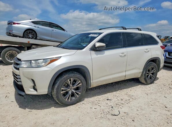 5TDZZRFH8JS247876 2018 TOYOTA LE Белый Передняя левая четверть