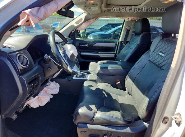 5TFAY5F17KX811797 2019 TOYOTA TUNDRA Белый Вид салона спереди
