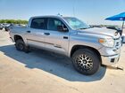 2017 Toyota Tundra Sr5 Серебряный vin: 5TFDW5F17HX603608