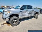 2017 Toyota Tundra Sr5 Серебряный vin: 5TFDW5F17HX603608