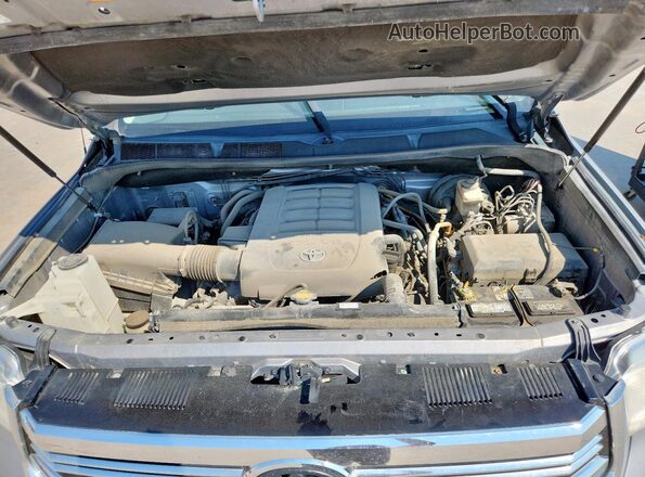 5TFDW5F17HX603608 2017 TOYOTA TUNDRA Серебряный Вид задней части салона