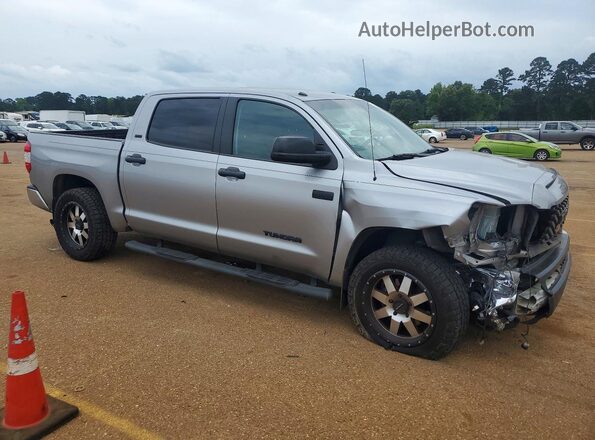 5TFEW5F10HX218945 2017 TOYOTA TUNDRA Серебряный Передняя правая четверть